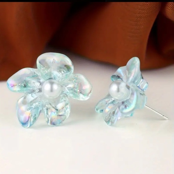 - 🌸Iridescent Blue Hibiscus Acrylic Pearl Post Back Earrings - Picture 10 of 12